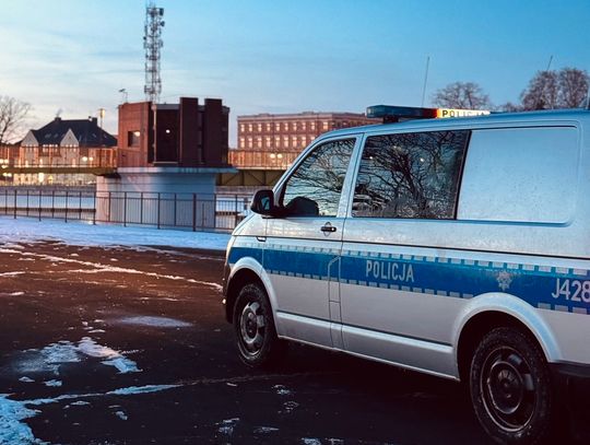 Kierowca BMW jechał pijany i miał sądowy zakaz. Odpowie przed sądem w trybie przyspieszonym