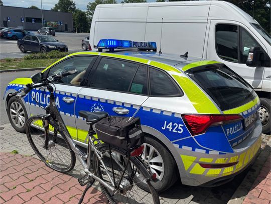 Kierowca busa nie zauważył rowerzystki. Potrącenie rowerzystki na parkingu przy ul. Kozielskiej