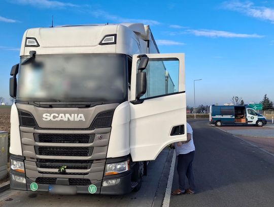 Kierowca ciężarówki prowadził przez 20 godzin w ciągu dobry. Wpadł na punkcie w Reńskiej Wsi