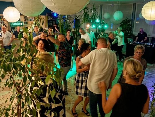 Klub Singli w Kędzierzynie-Koźlu łączy ludzi. Zaczęło się od jednego spotkania, dziś grupa liczy już ponad 740 osób