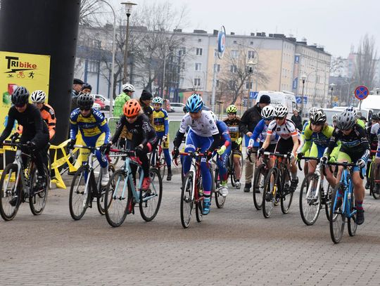 Kolarze ścigali się w Śródmieściu. Za nami I Cross Kędzierzyn TriBike. ZDJĘCIA