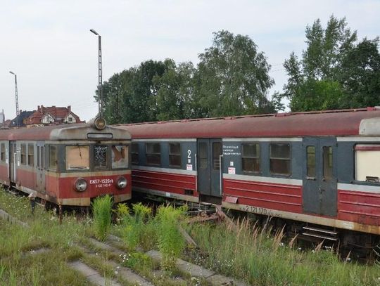 Kolej sprzedaje cztery pociągi z bocznicy w Kędzierzynie-Koźlu