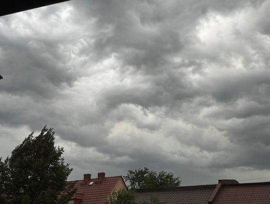 Kolejne ostrzeżenie pogodowe. Prognozowane są burze i silne opady deszczu