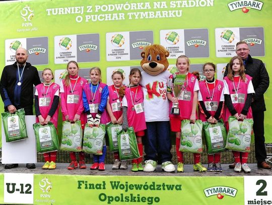Kolejny sukces młodych piłkarek z "Dziewiątki". Kędzierzynianki wicemistrzyniami województwa