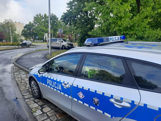 Kolizja busa i osobówki na skrzyżowaniu ulicy Wojska Polskiego i alei Lisa. Jeden z kierowców przetransportowany do szpitala