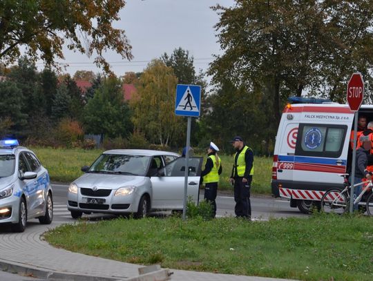 Kolizja na ulicy Głubczyckiej. Starsza kobieta wjechała w jadącego ścieżką rowerzystę