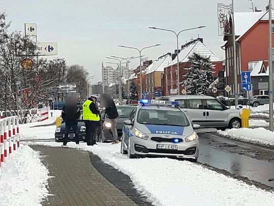 Kolizja na ulicy Kozielskiej. Samochody osobowe najechały na siebie