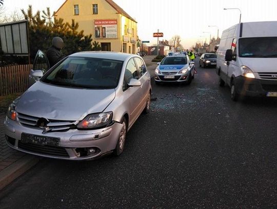 Kolizja na ulicy Wyspiańskiego. Zderzyły się dwa samochody osobowe