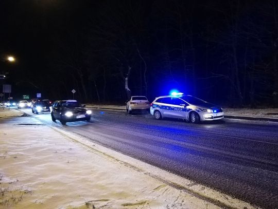 Kolizja przy Biedronce na osiedlu Piastów. Zderzyły się dwie osobówki