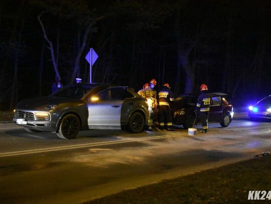 Kolizja z udziałem luksusowego porsche na alei Jana Pawła II. Wjechał w nie opel