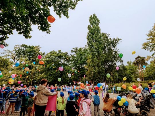 Kolorowe motyle mają różne skrzydła, ale te same marzenia. Maszerowali by pokazać swoją jedność z osobami niepełnosprawnymi