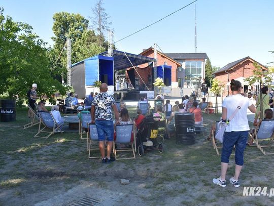 Koncert Uwielbienia na kozielskiej Wyspie. Mieszkańcy zgromadzili się na radosnej modlitwie