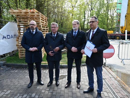 Inwestycja w zdrowie nabiera tempa. Konferencja o postępach prac w kozielskim szpitalu