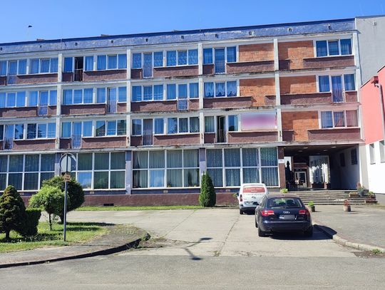 Koniec pewnej epoki. Komornik wystawił na licytację legendarny hotel Lech w Blachowni