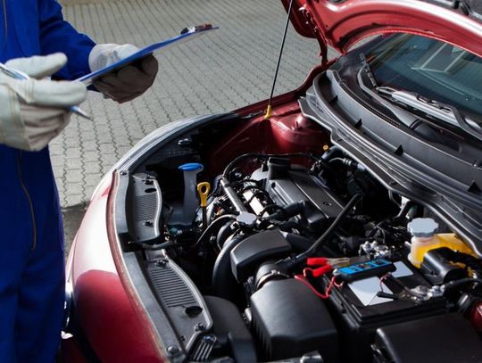 Kontrolka „check engine” – ignorować czy jechać do serwisu?