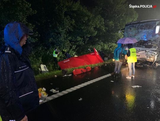 Koszmarny wypadek niedaleko Kędzierzyna-Koźla. Busem jechało 9 osób, wszyscy nie żyją