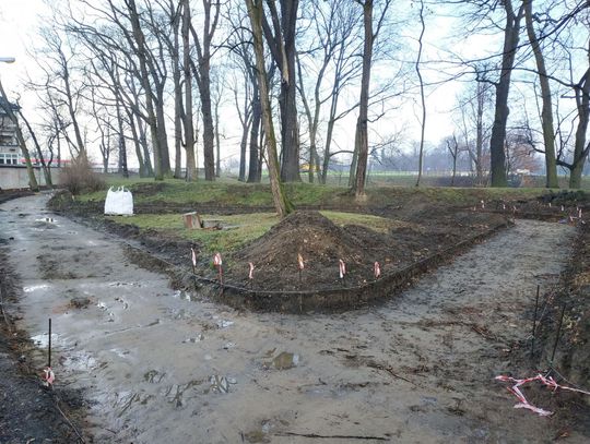 Kozielski park będzie bardziej przyjazny mieszkańcom. Trwa remont alejek