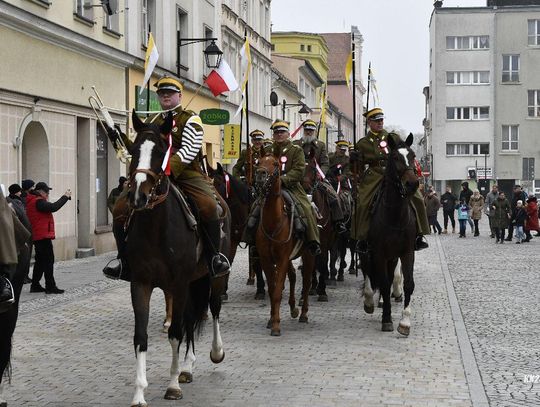 Kozielskie ulice przemierzyli ułani. Defilada w ramach Tygodnia Patriotycznego. ZDJĘCIA