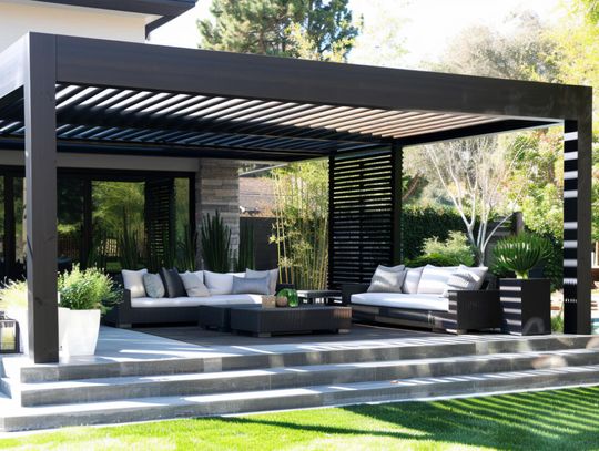 Które zadaszenie wybrać – pergola bioklimatyczna czy klasyczna?