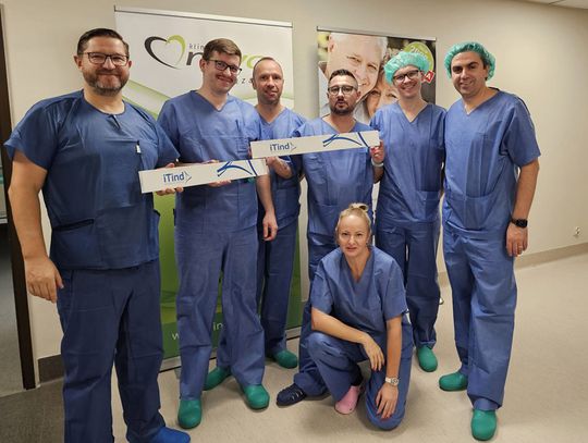 Lekarze z Kliniki Nova pierwsi w Polsce przeprowadzili innowacyjne operacje implantacji stentu sterczowego