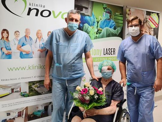 Lekarze z Kliniki Nova usunęli zaćmę u 98-letniej pani Marianny. To ich najstarsza pacjentka