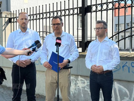 Lokalni politycy KO krytykują wystąpienie Grzegorza Brauna. Pytają o organizację wydarzenia na terenie szkoły