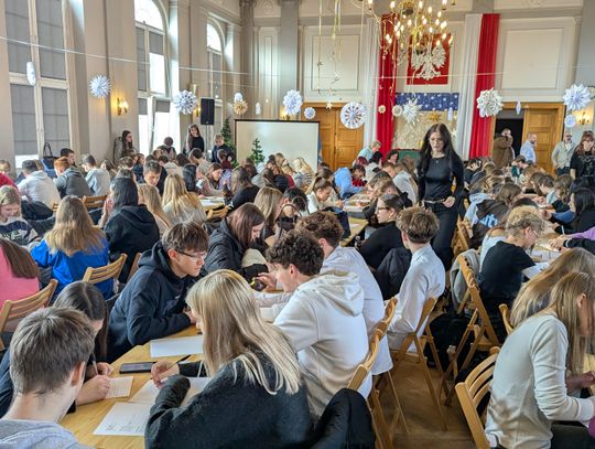 Maraton Pisania Listów w I LO. Uczniowie zjednoczeni, by pomóc innym