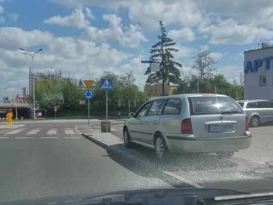 MATOŁEK: Samochody na ścieżki, rowery na chodniki