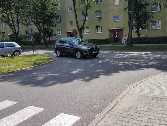 MATOŁKI: OSTatni parkuje na skrzyżowaniu