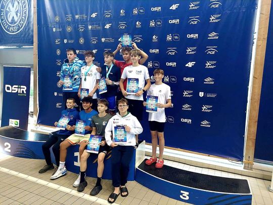 Medalowe lato pływaków Swim Team MOSiR Kędzierzyn-Koźle. Ciężka praca na treningach przyniosła efekty