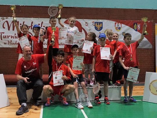 Medalowe żniwo badmintonistów MMKS. Kędzierzynianie błysnęli na Opolskim Turnieju Mikołajkowym