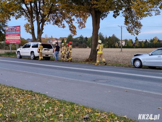 Mercedes wjechał w tył luksusowego cadillaca. Kolizja na ulicy Głubczyckiej w Koźlu