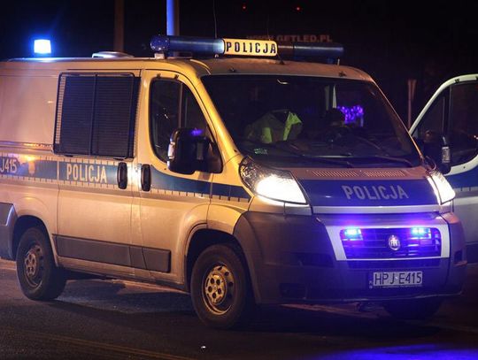 Mężczyzna powiesił się w drewnianej wiacie. Policjanci w ostatniej chwili przecięli sznur i uratowali mu życie