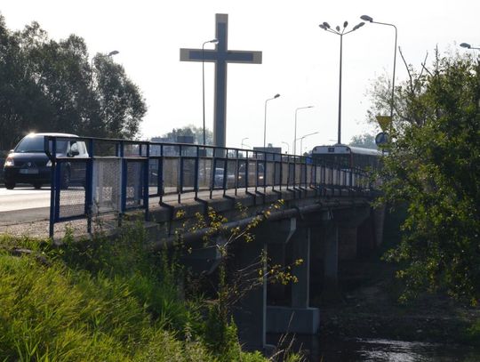 Miasto szuka firmy, która dokończy remont podpór mostu na Kłodnicy