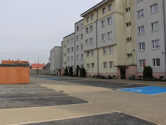 Miasto zakończyło modernizację parkingów przy ulicy Przechodniej. Trzy razy więcej miejsc