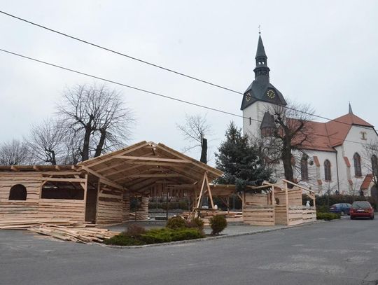 Mieszkańcy Dziergowic po raz piąty budują żywą szopkę. ZDJĘCIA