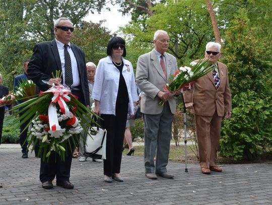 Mieszkańcy Kędzierzyna-Koźla oddali hołd ofiarom i walczącym w II wojnie światowej. FOTOREPORTAŻ