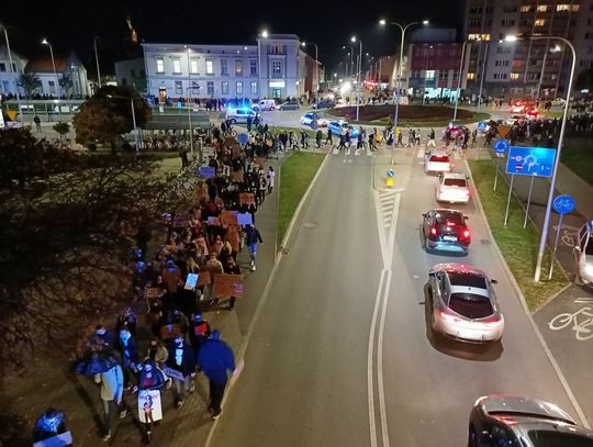 Mieszkańcy Kędzierzyna-Koźla znów wyszli na ulice. Jest ich jeszcze więcej niż wczoraj