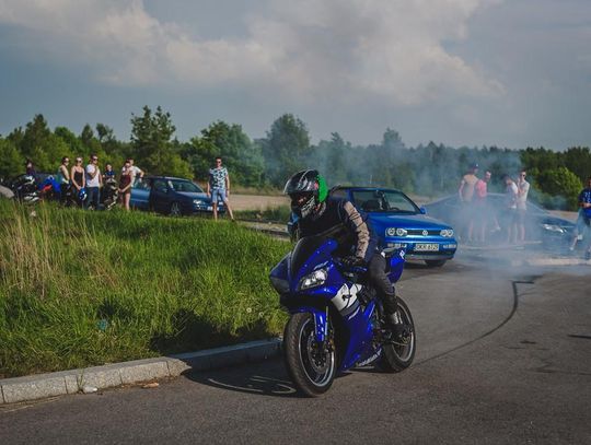 Miłośnicy motoryzacji zjechali do Pokrzywnicy. Majóweczka tuningowa 2018. ZDJĘCIA