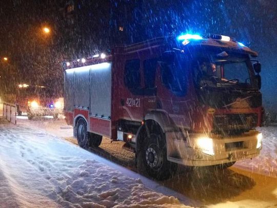 Mimo wyłączonego piecyka ulotnił się tlenek węgla. Kolejna interwencja strażaków w wieżowcu przy ulicy 9 Maja