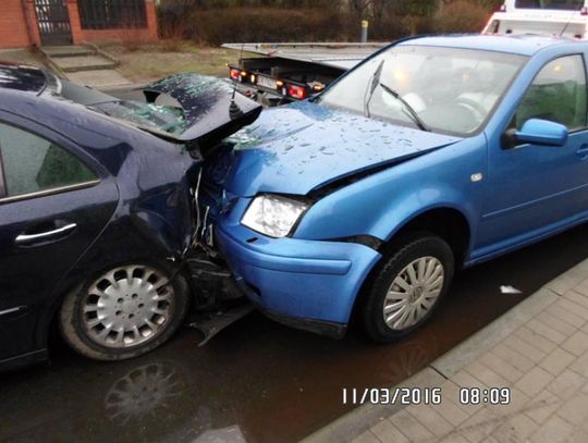 Mini karambol na Pogorzelcu. Zderzyły się trzy samochody osobowe. ZDJĘCIA