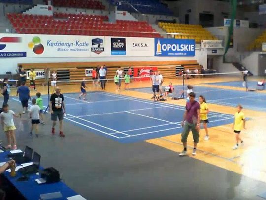 Młodzi badmintoniści rywalizują w Hali Azoty. TRANSMISJA NA  ŻYWO