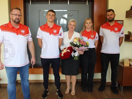 Młodzi ratownicy z wizytą u prezydent Nowosielskiej. Z sukcesami wystąpili na mistrzostwach świata