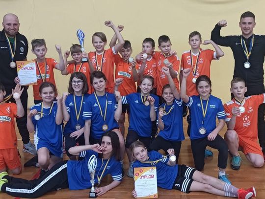 Młodzi sportowcy z "Dziewiątki" z brązowymi medalami finału wojewódzkiego "Małego Olimpijczyka"