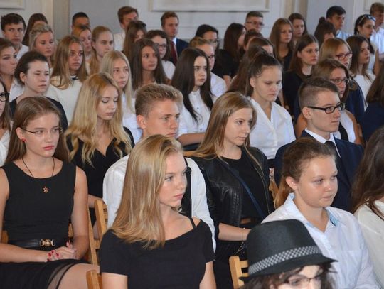 Młodzież z powiatu kędzierzyńsko-kozielskiego rozpoczęła nowy rok szkolny. ZDJĘCIA