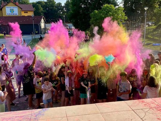 Młodzieżowa Rada Miasta Kędzierzyna-Koźla zorganizowała kolorowe rozpoczęcie wakacji na kozielskim "Szkwale". ZDJĘCIA