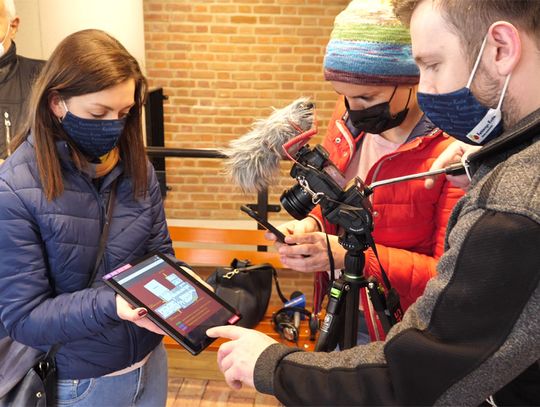 Mobilny przewodnik w Muzeum Ziemi Kozielskiej. Można pobrać go na telefon albo tablet. WIDEO