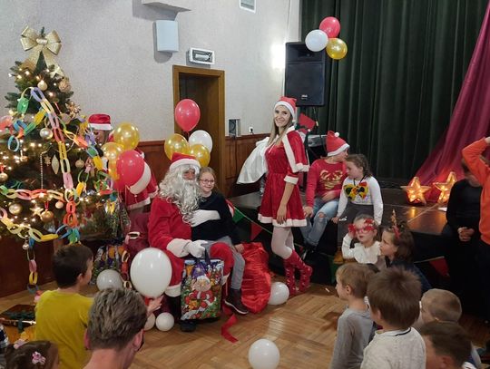 MOPS zorganizował spotkanie mikołajkowe dla dzieci z polskich i ukraińskich rodzin. ZDJĘCIA