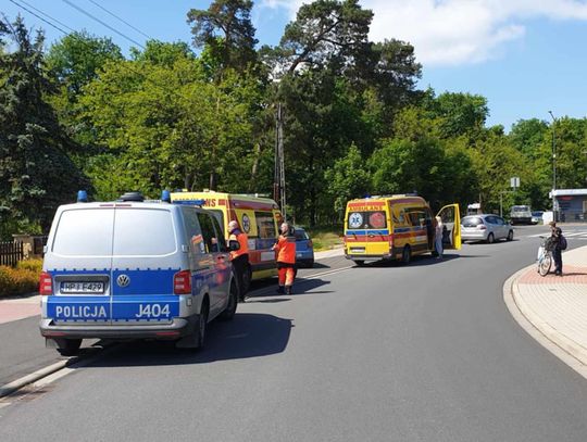 Motocykl rozbił się o ogrodzenie. Kierowca zbiegł, poszkodowany pasażer trafił do szpitala