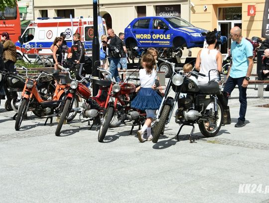 Motocykliści zbierają życiodajną krew. Trwa akcja „Motoserce” na kozielskim rynku. ZDJĘCIA